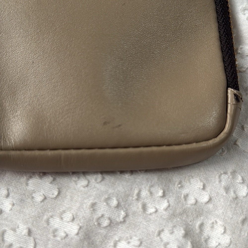 Bandolier Taupe Expanded Zip Cell Pouch - Picture 5 of 16